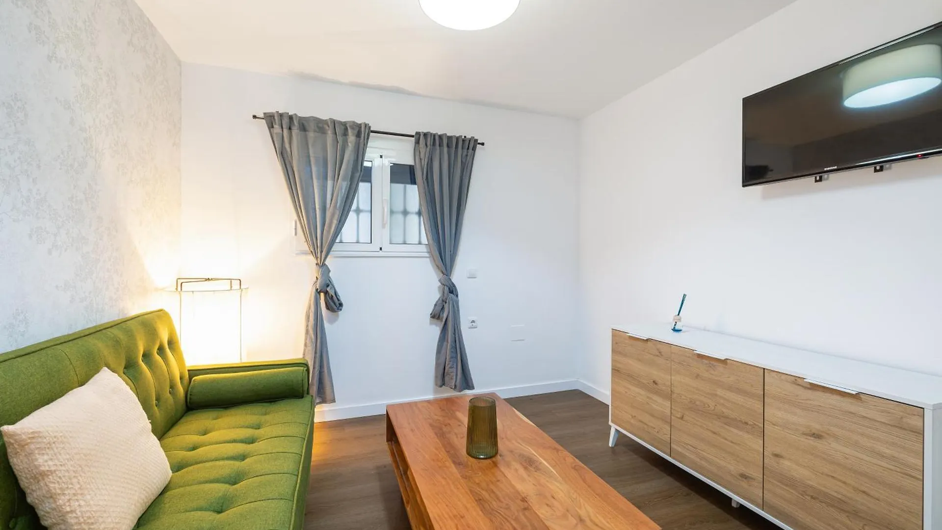 Modern & Cozy -1Bedroom-Coutyard-Center Malaga 0*,  Spain