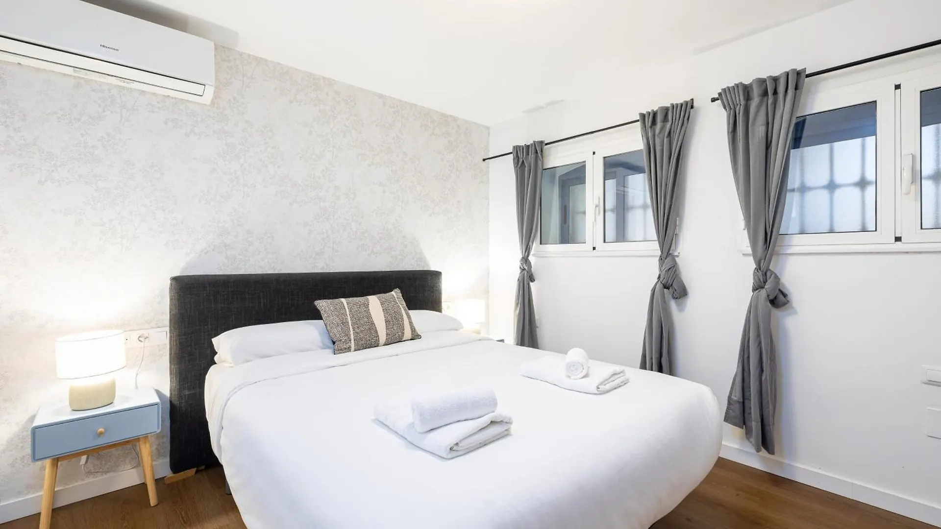 Modern & Cozy -1Bedroom-Coutyard-Center Malaga Apartment